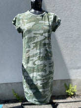 Load image into Gallery viewer, Gap Camo Dress M