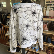 Load image into Gallery viewer, Levis floral crewneck L