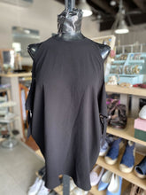 Load image into Gallery viewer, Wilfred cold shoulder top M