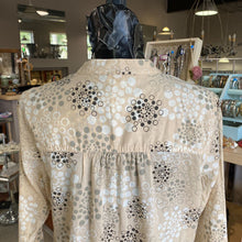 Load image into Gallery viewer, The North Face circle print top M