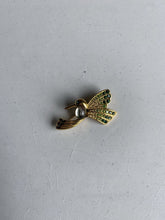 Load image into Gallery viewer, Ombre green hummingbird brooch