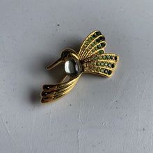 Load image into Gallery viewer, Ombre green hummingbird brooch