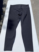 Load image into Gallery viewer, Lululemon leggings 18
