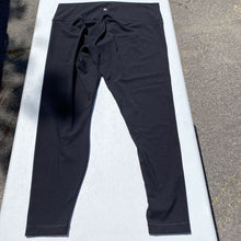 Load image into Gallery viewer, Lululemon leggings 18