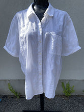 Load image into Gallery viewer, Treasure Bond button up shirt XL
