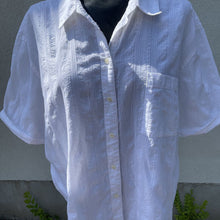 Load image into Gallery viewer, Treasure Bond button up shirt XL
