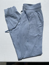 Load image into Gallery viewer, Lululemon pants 4