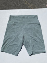 Load image into Gallery viewer, Lululemon biker shorts 8