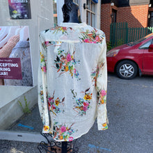 Load image into Gallery viewer, Cotton Daisy floral top L