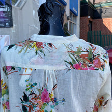 Load image into Gallery viewer, Cotton Daisy floral top L