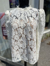 Load image into Gallery viewer, WAYF lined lace top NWT M
