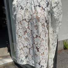 Load image into Gallery viewer, WAYF lined lace top NWT M