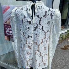Load image into Gallery viewer, WAYF lined lace top NWT M