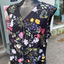 Load image into Gallery viewer, Calvin Klein floral dress 16