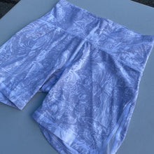 Load image into Gallery viewer, Lululemon shorts 8