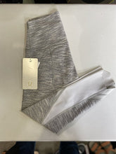 Load image into Gallery viewer, Lululemon Wunder Under Crop leggings 6 NWT