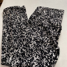 Load image into Gallery viewer, Lululemon crop leggings 8