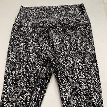 Load image into Gallery viewer, Lululemon crop leggings 8