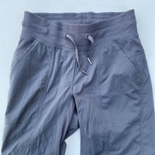 Load image into Gallery viewer, Lululemon pants 4
