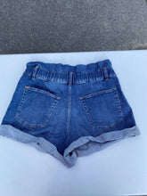 Load image into Gallery viewer, Alice & Olivia denim shorts 31