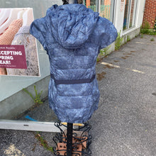 Load image into Gallery viewer, Lululemon light vest 8