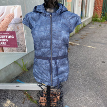 Load image into Gallery viewer, Lululemon light vest 8