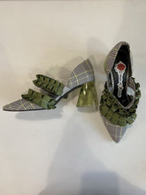 Load image into Gallery viewer, House Of Avenues lucite heels 36