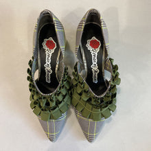 Load image into Gallery viewer, House Of Avenues lucite heels 36