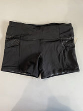 Load image into Gallery viewer, Lululemon biker shorts 4