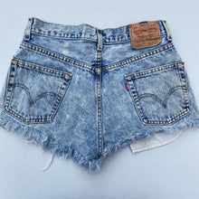 Load image into Gallery viewer, Levi's 550 Shorts 31