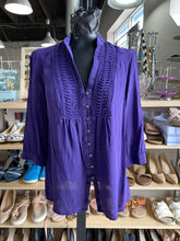 Load image into Gallery viewer, Banana Republic silk top M