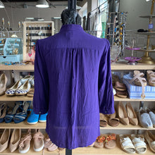 Load image into Gallery viewer, Banana Republic silk top M