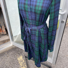 Load image into Gallery viewer, Banana Republic (outlet) plaid shirt dress 8