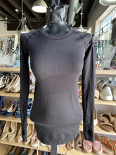 Load image into Gallery viewer, Lululemon stretchy top 4