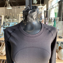 Load image into Gallery viewer, Lululemon stretchy top 4