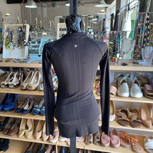 Load image into Gallery viewer, Lululemon stretchy top 4