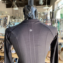 Load image into Gallery viewer, Lululemon stretchy top 4
