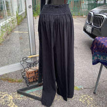 Load image into Gallery viewer, Kaliyana wide leg pants M