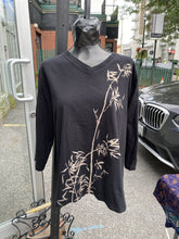 Load image into Gallery viewer, Marushka handprints top XL