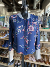 Load image into Gallery viewer, BCBG Generation floral light jacket L