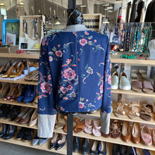 Load image into Gallery viewer, BCBG Generation floral light jacket L