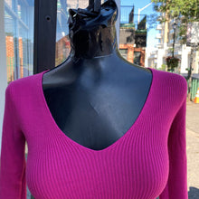 Load image into Gallery viewer, Twik V-Neck Top XS