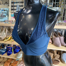 Load image into Gallery viewer, Lululemon sports bra 4