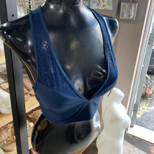 Load image into Gallery viewer, Lululemon sports bra 4