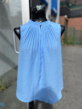 Load image into Gallery viewer, Banana Republic pleated top XS