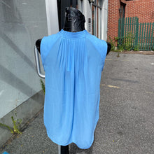 Load image into Gallery viewer, Banana Republic pleated top XS