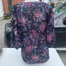 Load image into Gallery viewer, Banana Republic satiny peplum top M