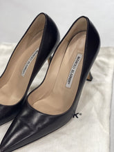 Load image into Gallery viewer, Manolo Blahnik vintage heels 37