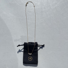 Load image into Gallery viewer, Mejuri Chain w small crystal pendent