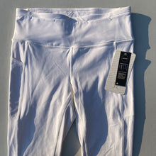 Load image into Gallery viewer, Lululemon Mind Over Miles crop leggings NWT 8